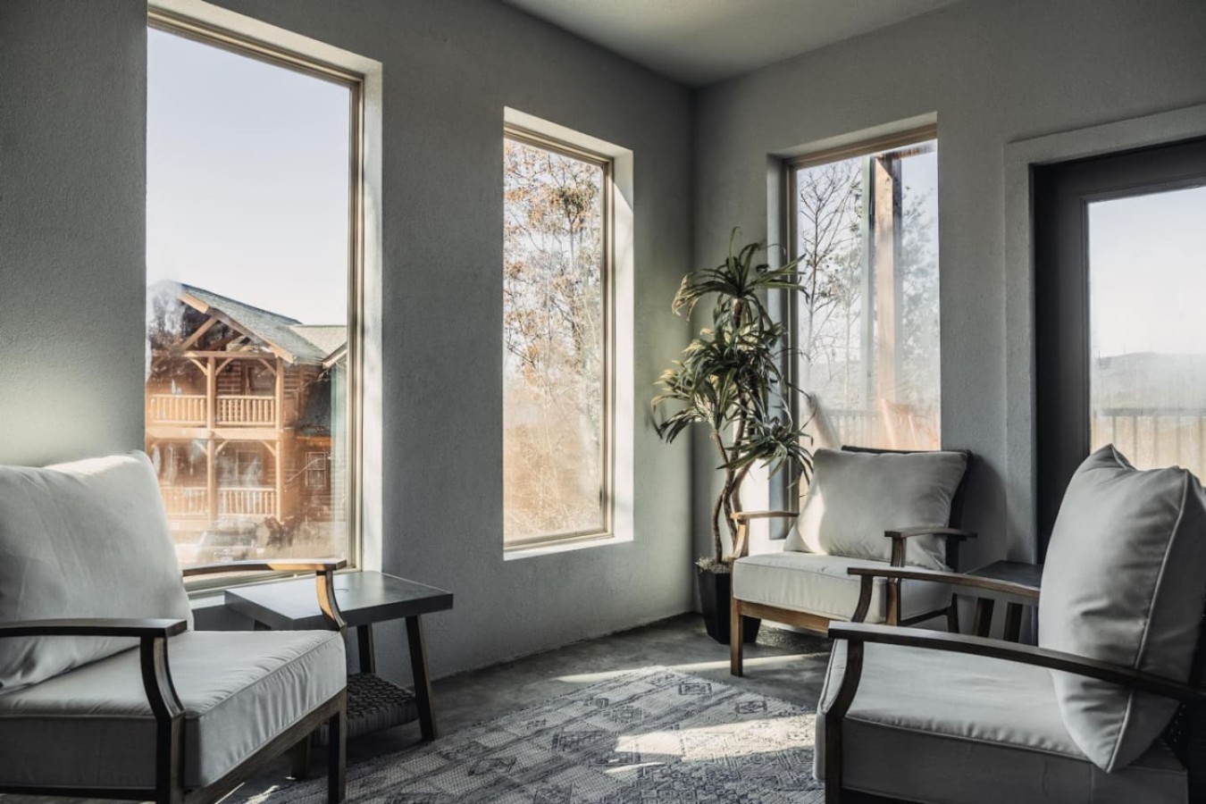6BDR Cabin ~ Heated Pool l Arcade Games l Theater