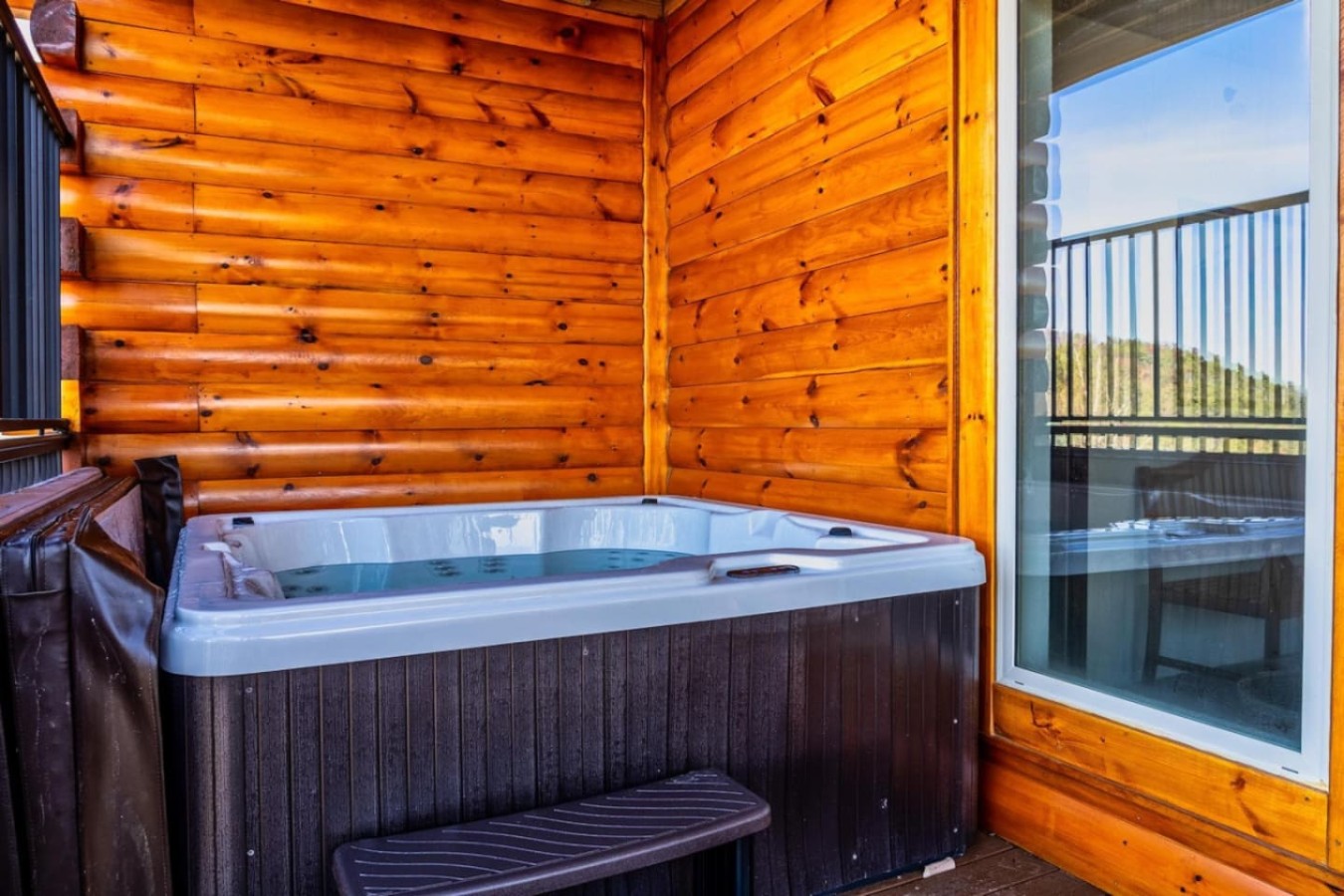 6BDR Cabin ~ Heated Pool l Arcade Games l Theater