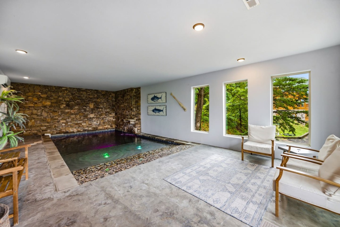 6BDR Cabin ~ Heated Pool l Arcade Games l Theater
