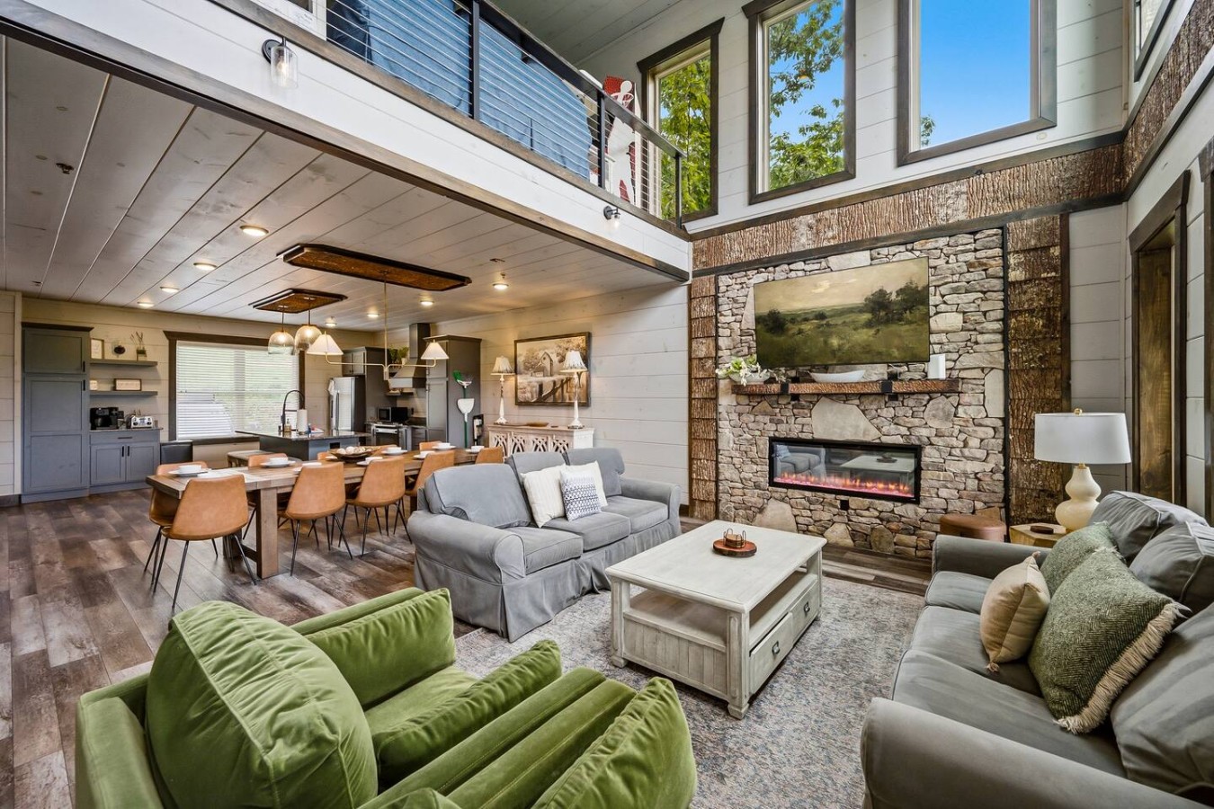 6BDR Cabin ~ Heated Pool l Arcade Games l Theater