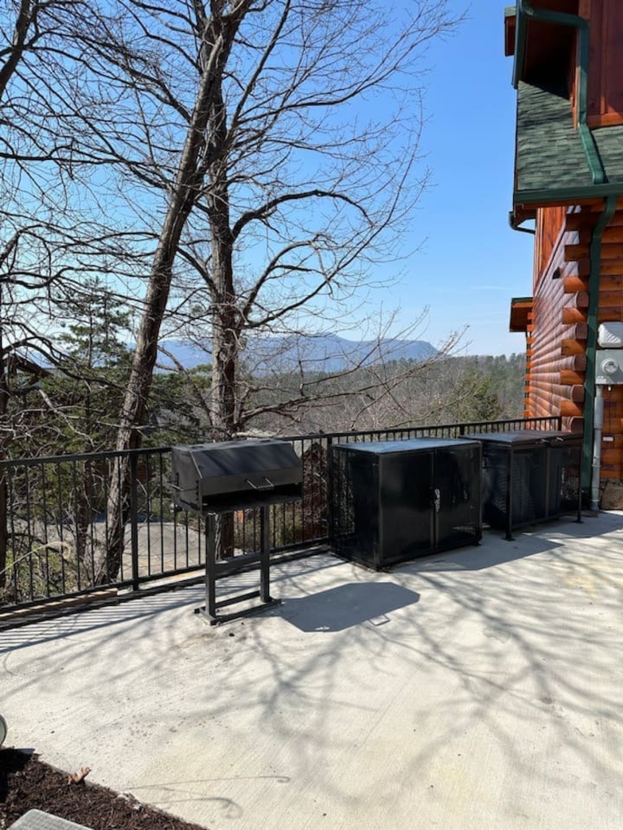 6BDR Cabin ~ Heated Pool l Arcade Games l Theater