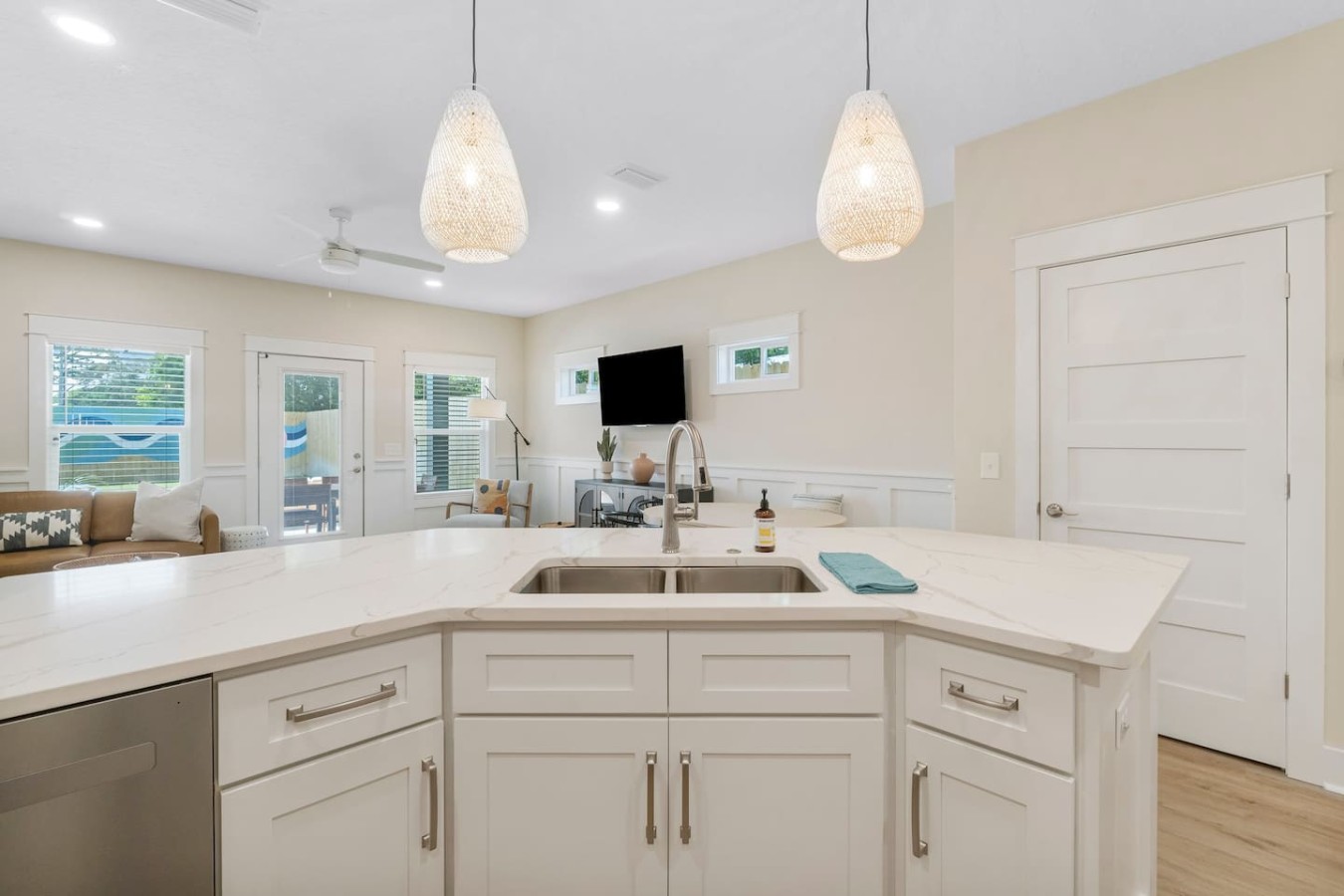 4BDR~Luxury Beach House l Pool l Steps 2 PCB Beach