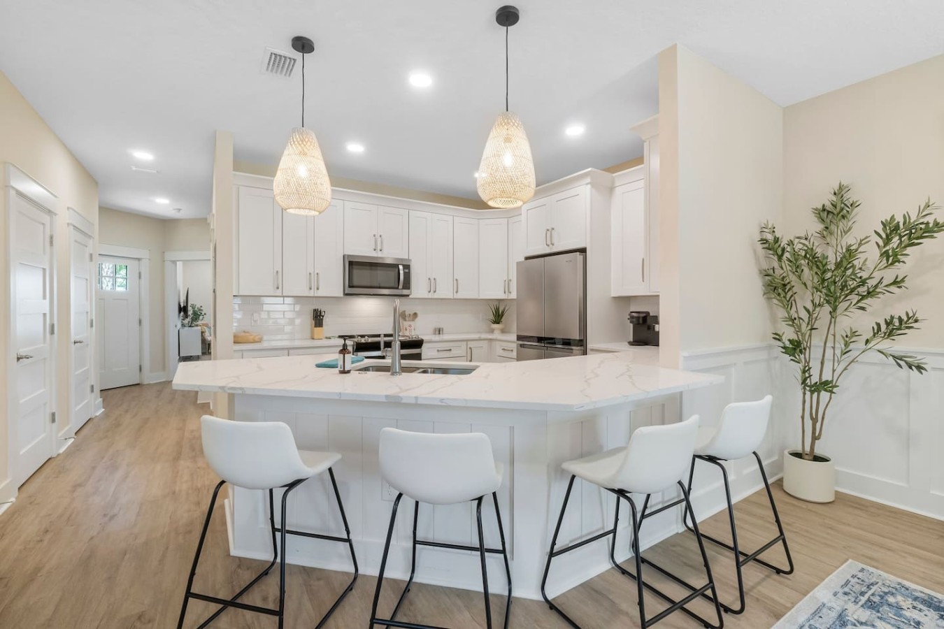 8BDR - Luxury Home l Steps from Ocean l 2 Pools