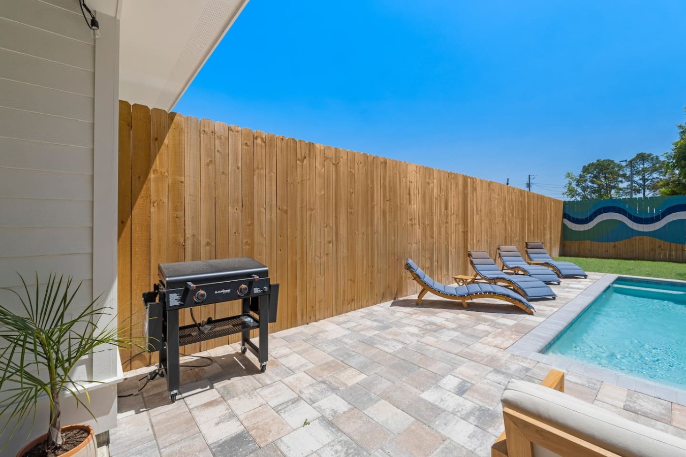 8BDR - Luxury Home l Steps from Ocean l 2 Pools