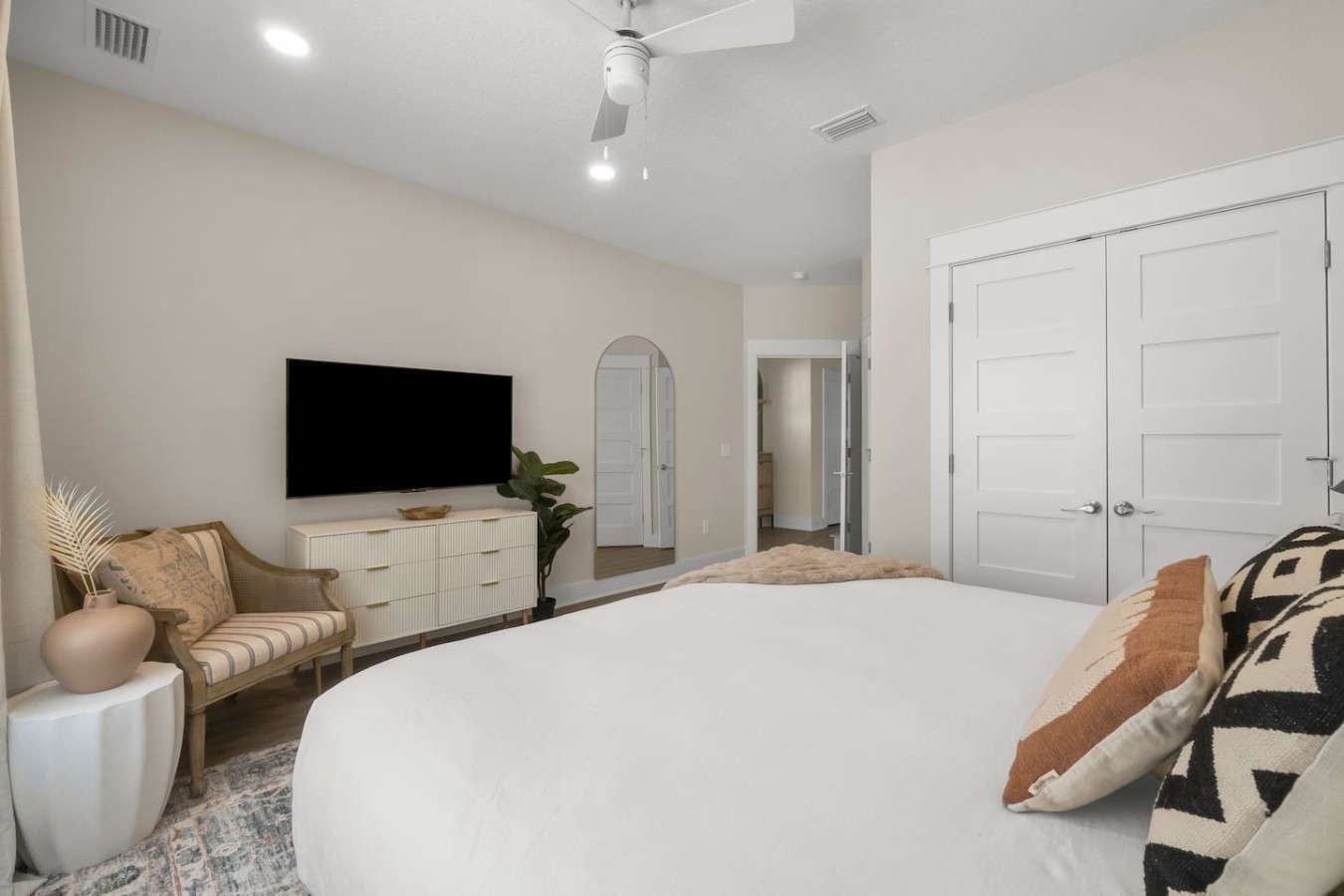 8BDR - Luxury Home l Steps from Ocean l 2 Pools