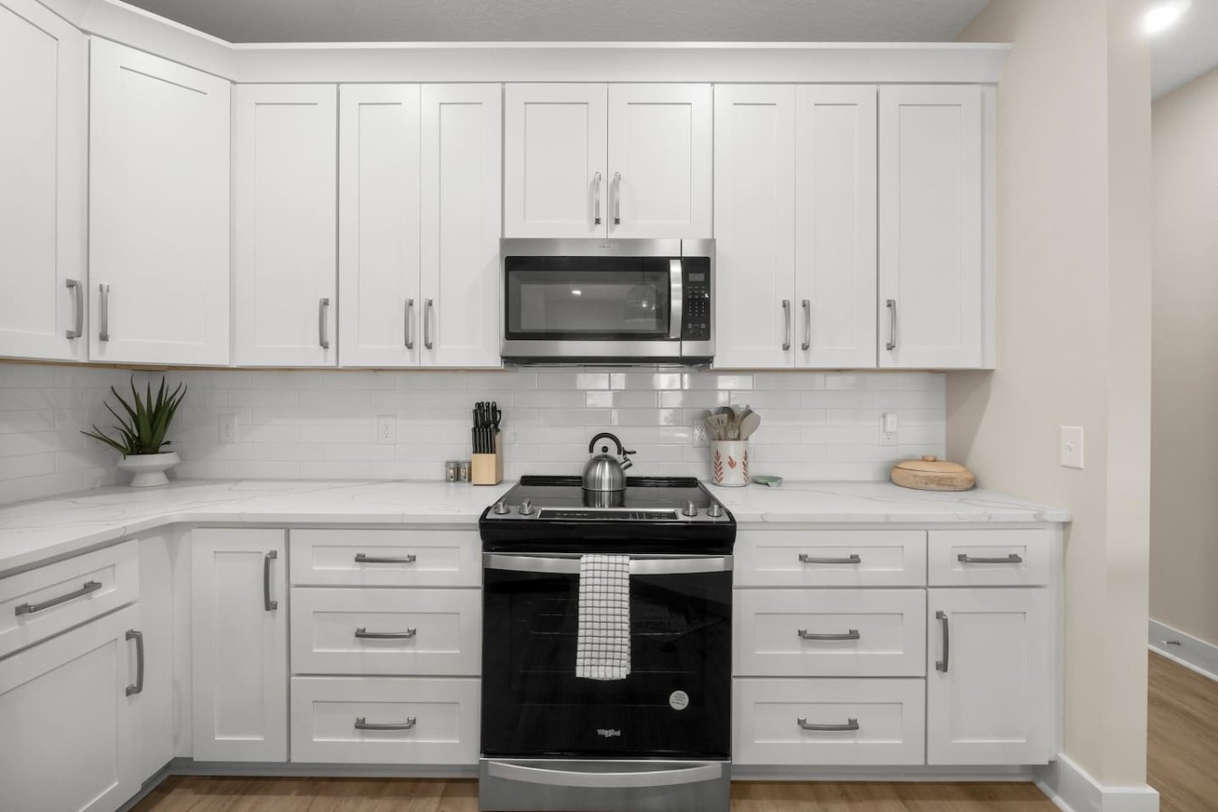 8BDR - Luxury Home l Steps from Ocean l 2 Pools