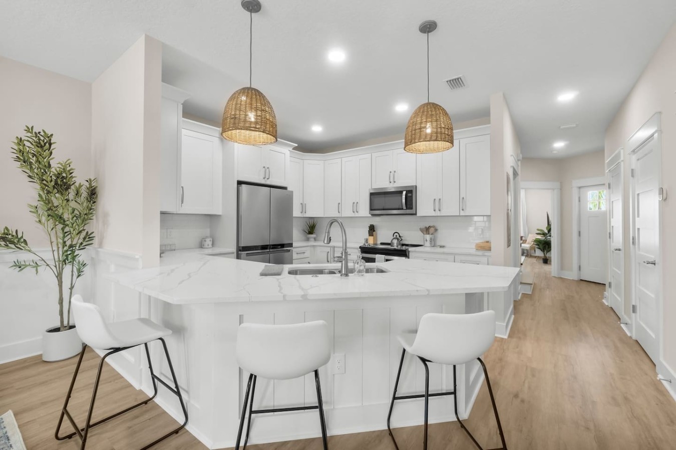 8BDR - Luxury Home l Steps from Ocean l 2 Pools