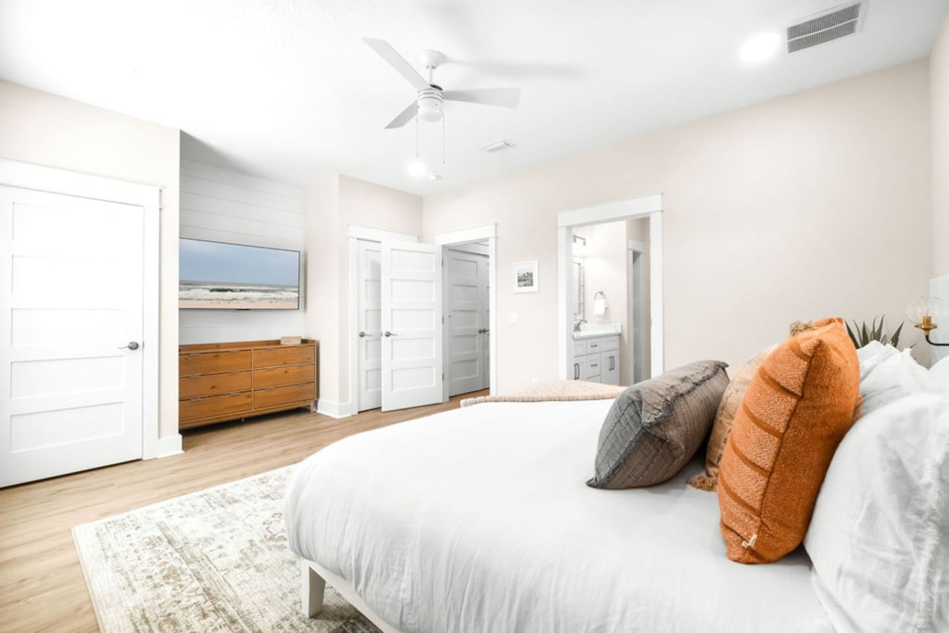 8BDR - Luxury Home l Steps from Ocean l 2 Pools