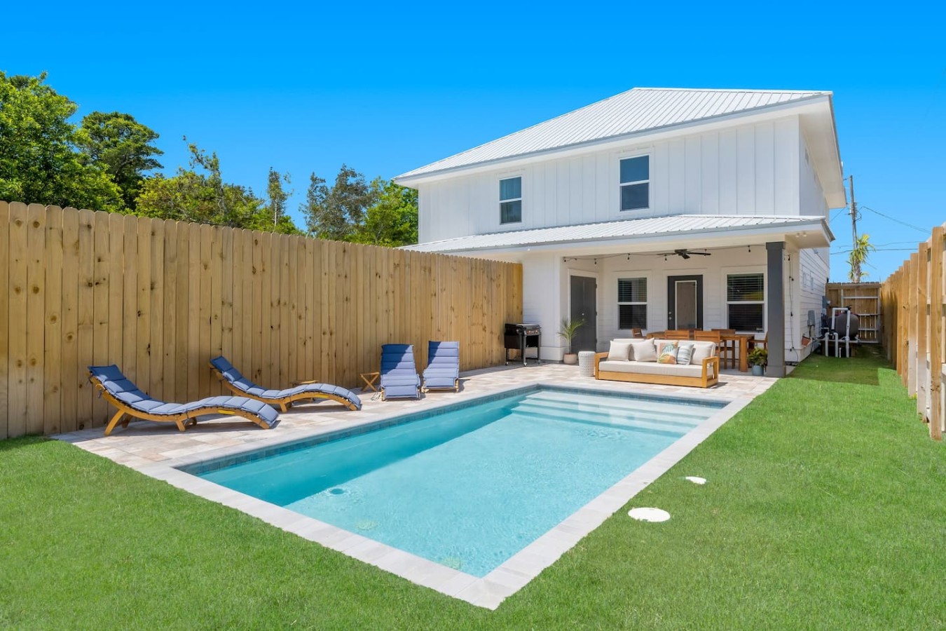 8BDR - Luxury Home l Steps from Ocean l 2 Pools