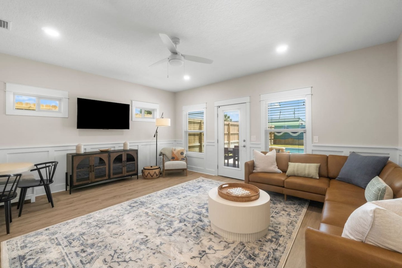 8BDR - Luxury Home l Steps from Ocean l 2 Pools