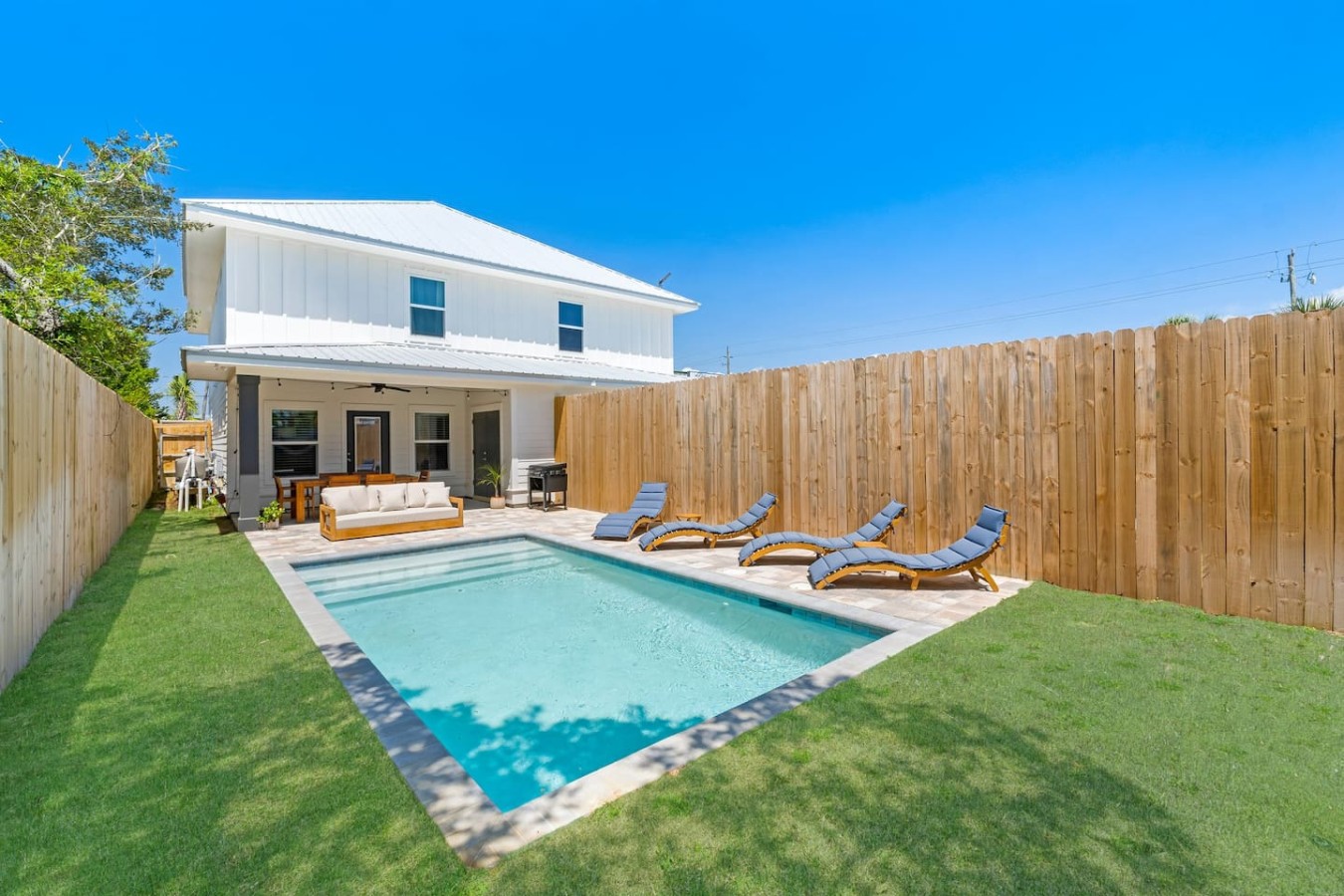 8BDR - Luxury Home l Steps from Ocean l 2 Pools