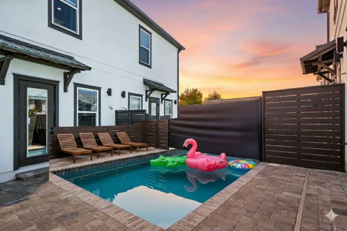 Luxury Retreat with Private Pool l Sleeps 28