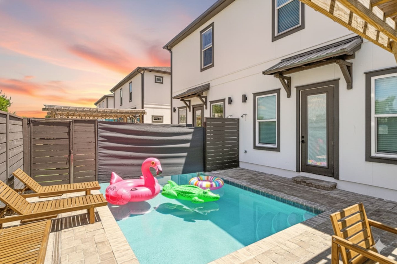 Luxury Retreat with Private Pool l Sleeps 28