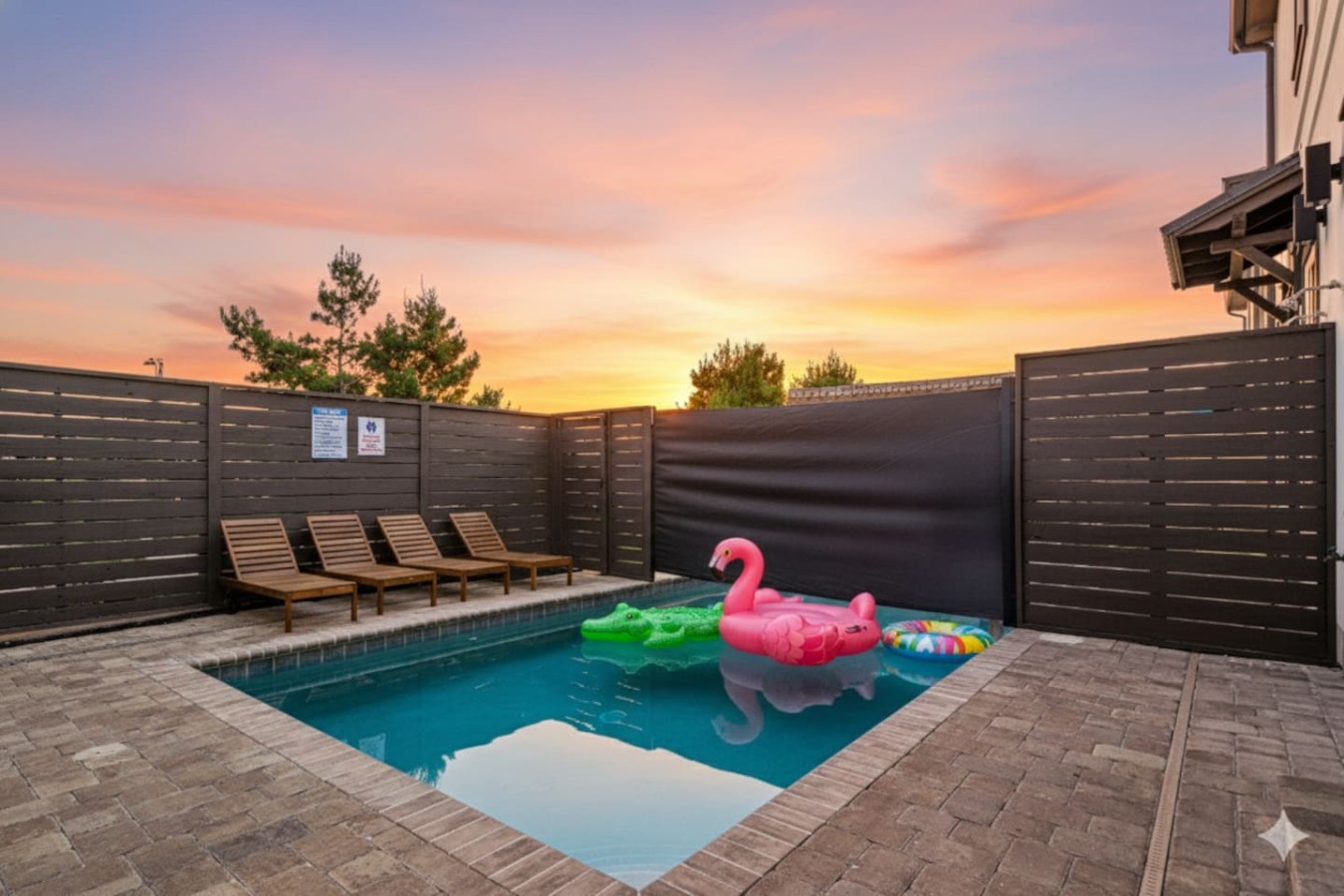 Luxury 5-Bedroom Duplex with Pool