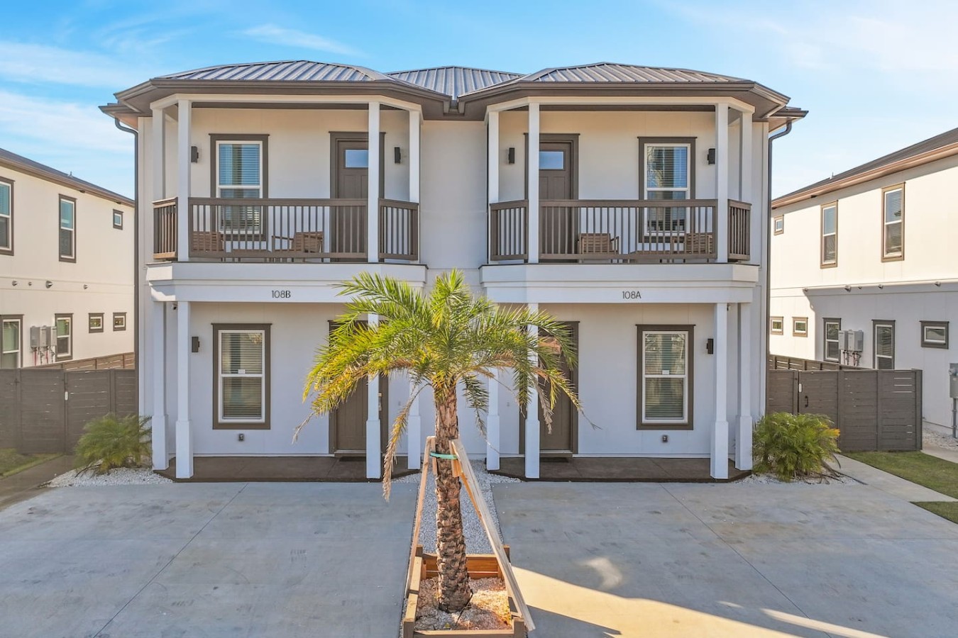 Luxury 5-Bedroom Duplex with Pool