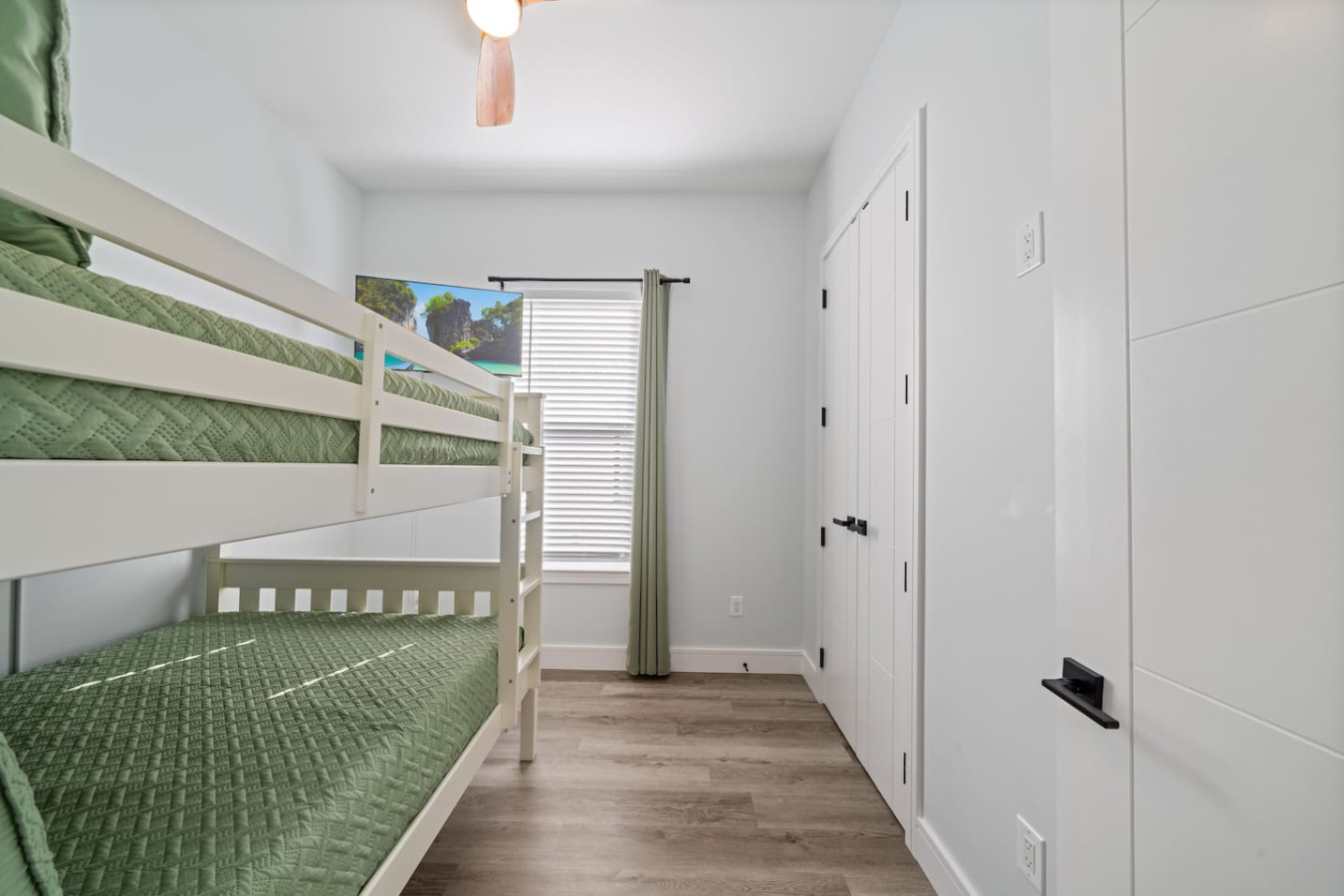 Luxury Coastal Retreat with Private Pool l Sleeps 26