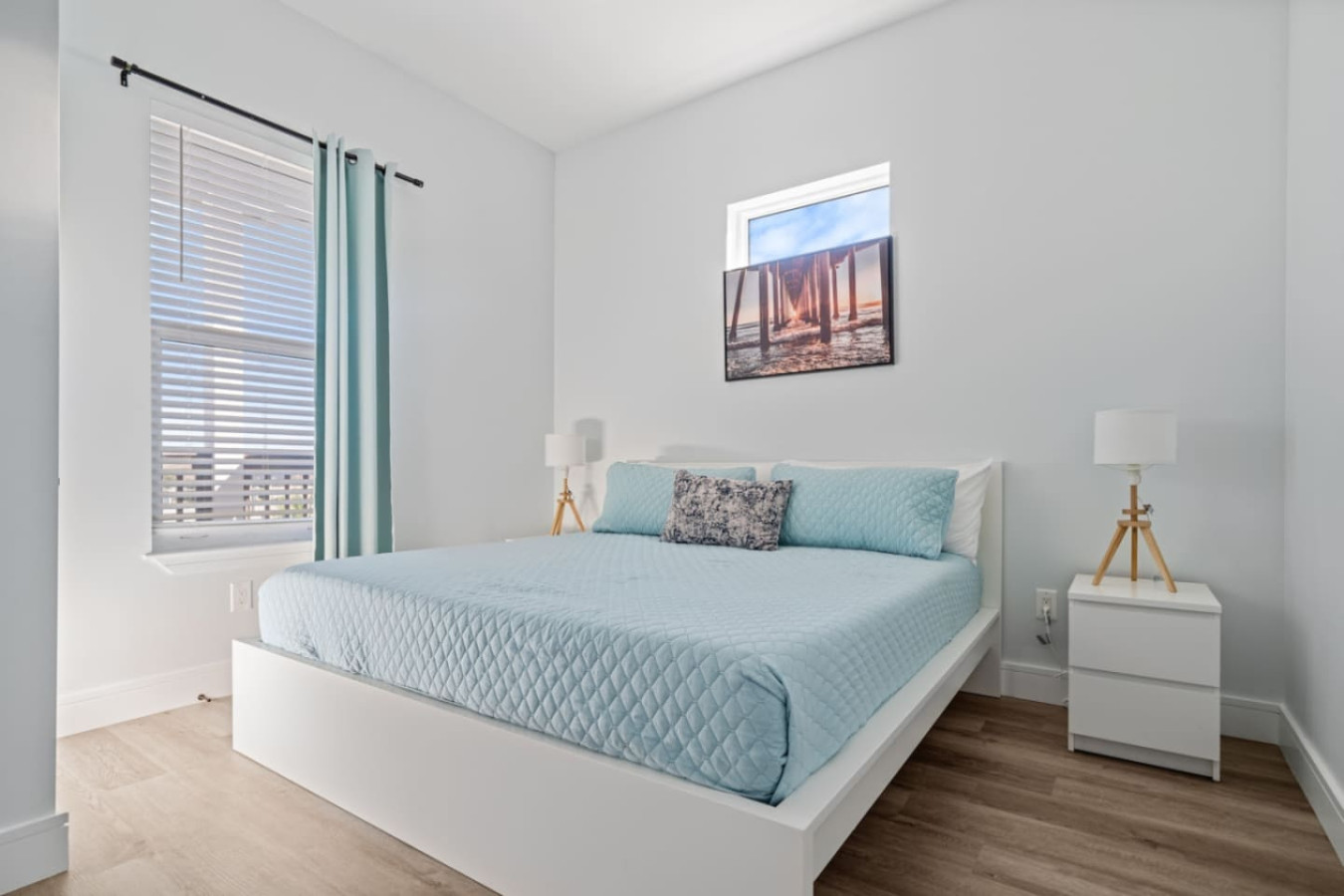 Luxury Coastal Retreat with Private Pool l Sleeps 26