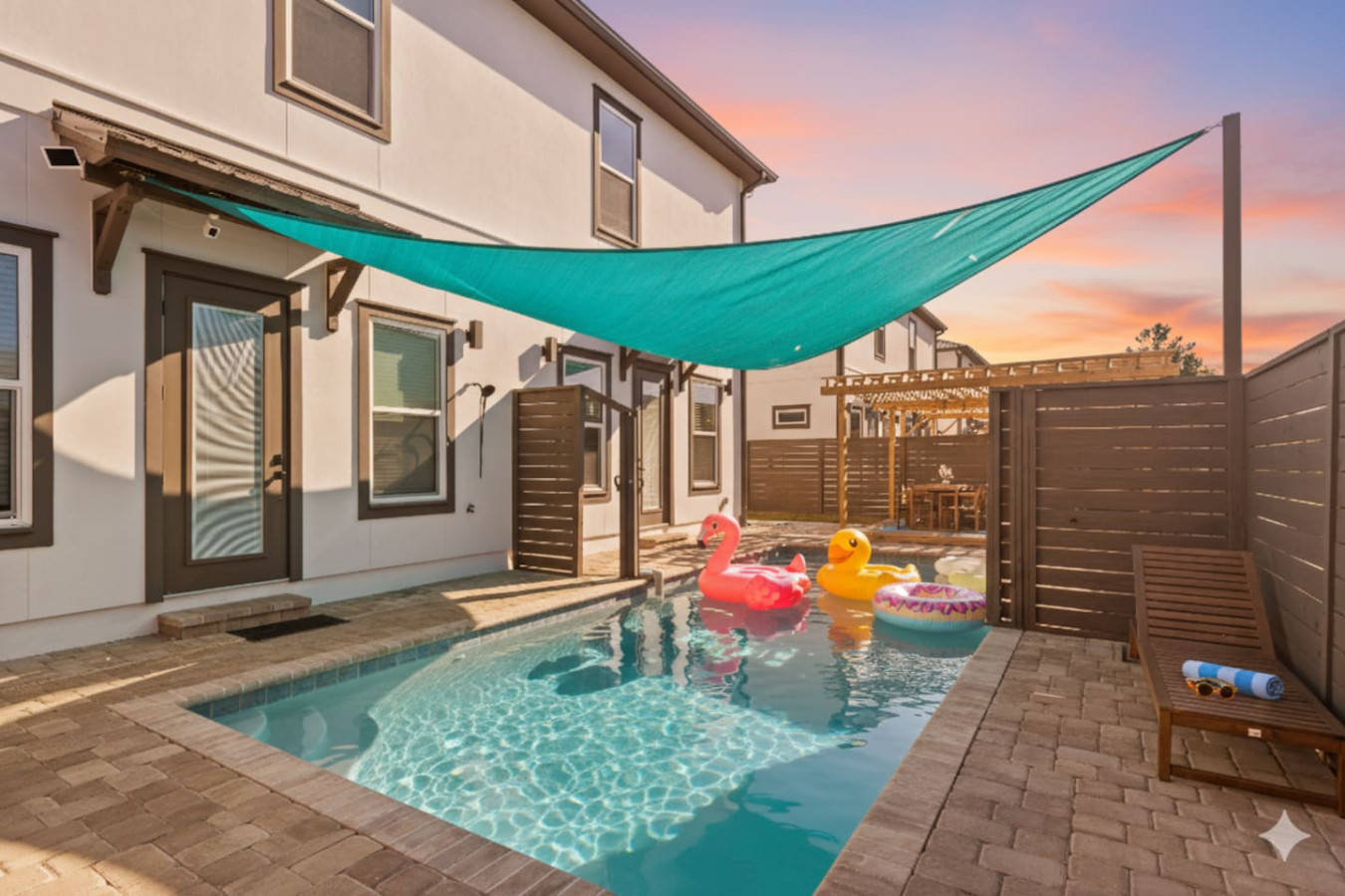 Luxury Coastal Retreat with Private Pool l Sleeps 26