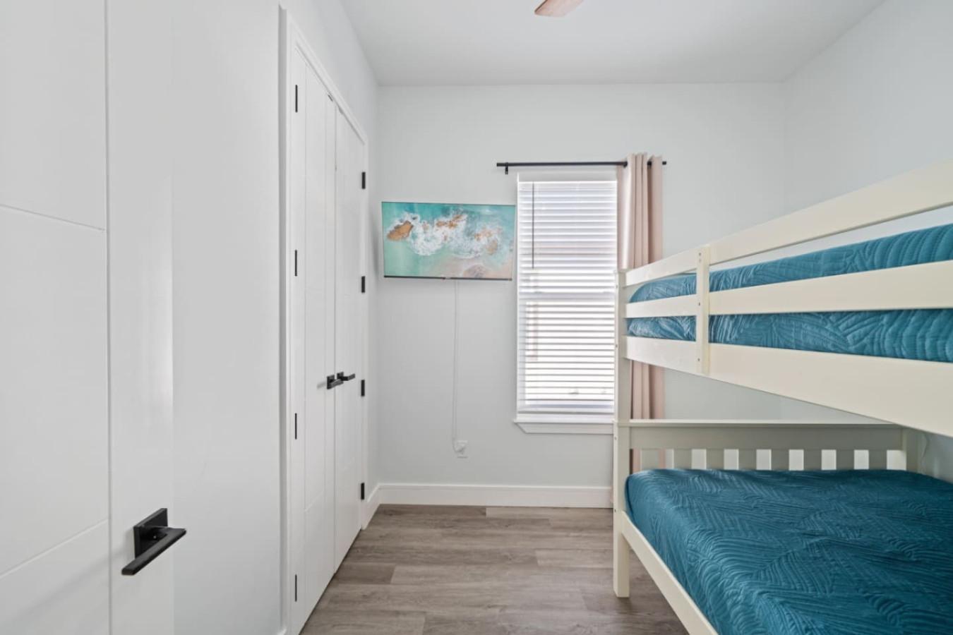 Luxury Coastal Retreat with Private Pool l Sleeps 26