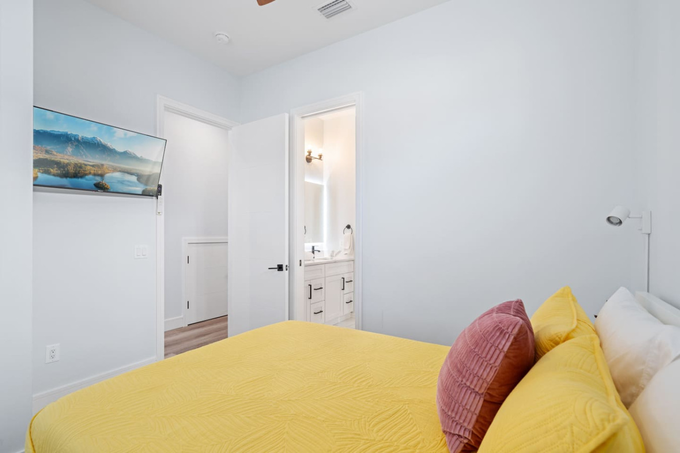 Luxury Coastal Retreat with Private Pool l Sleeps 26
