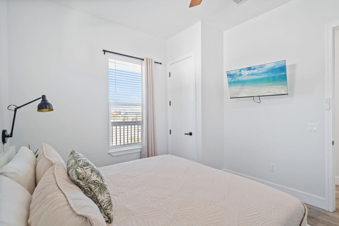 Luxury Coastal Retreat with Private Pool l Sleeps 26