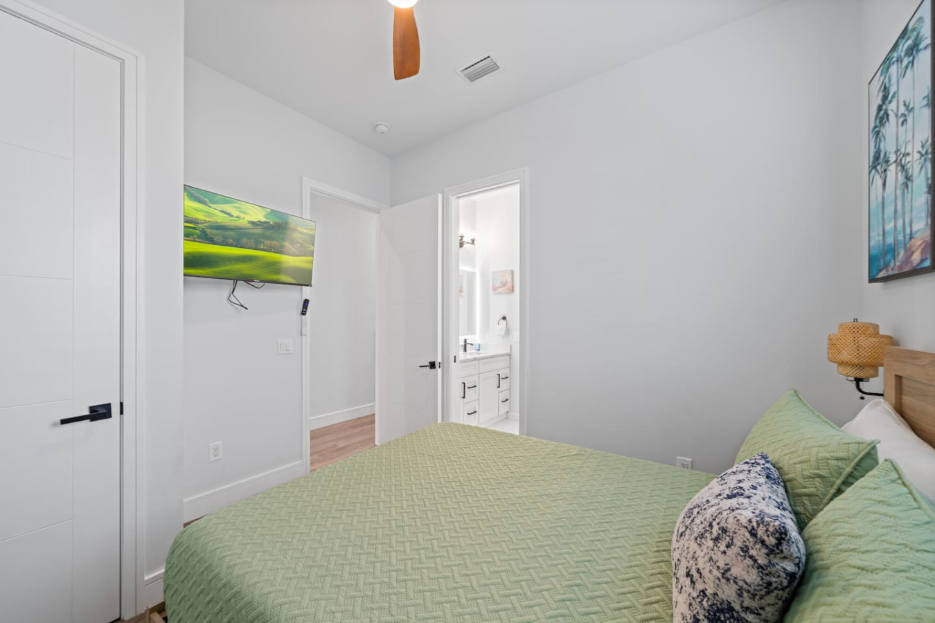 Luxury Coastal Retreat with Private Pool l Sleeps 26