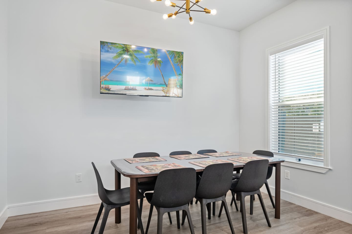 Luxury Coastal Retreat with Private Pool l Sleeps 26