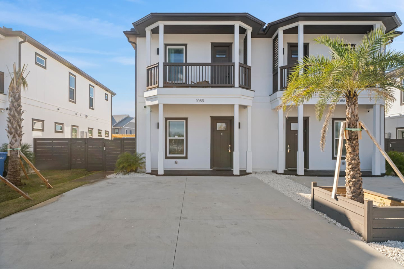 Luxury Coastal Retreat with Private Pool l Sleeps 26