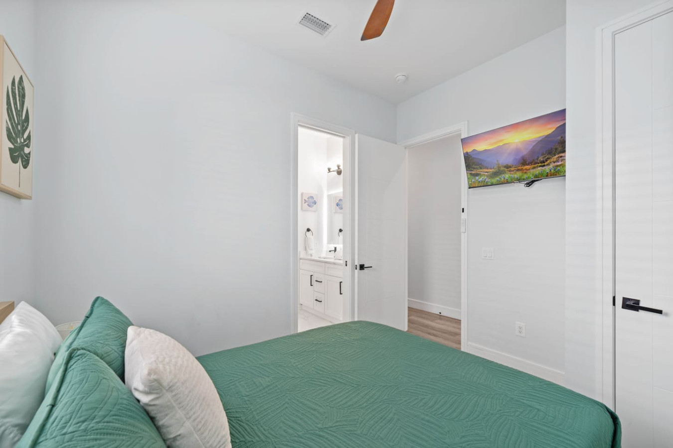 Luxury Coastal Retreat with Private Pool l Sleeps 26