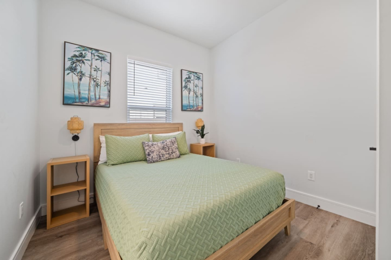 Luxury Coastal Retreat with Private Pool l Sleeps 26