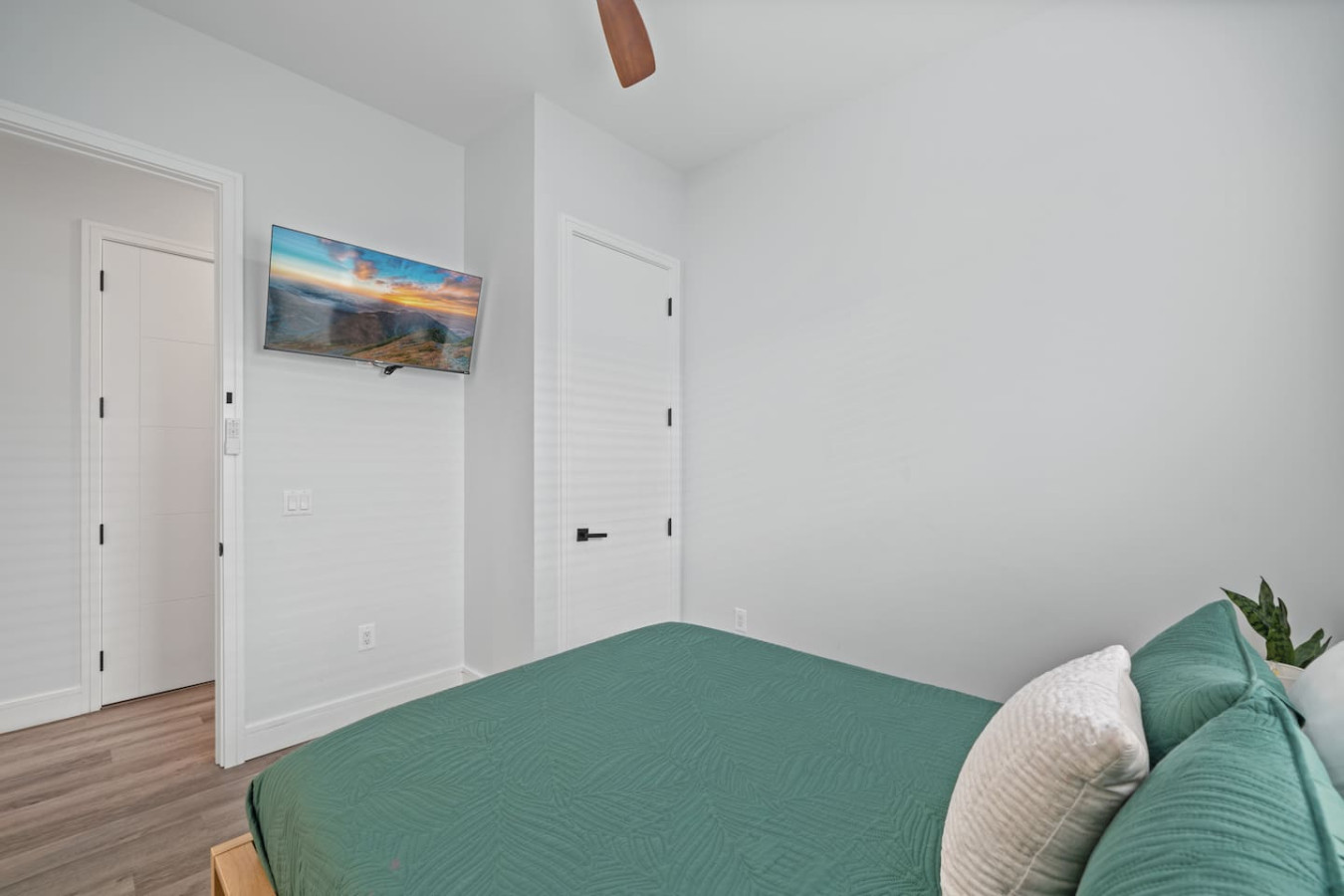 5BR Luxury Retreat with Heated Pool