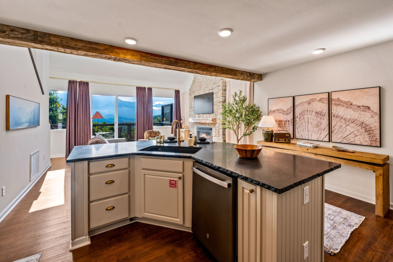 Romantic Fall Getaway | Hot Tub + Epic Views