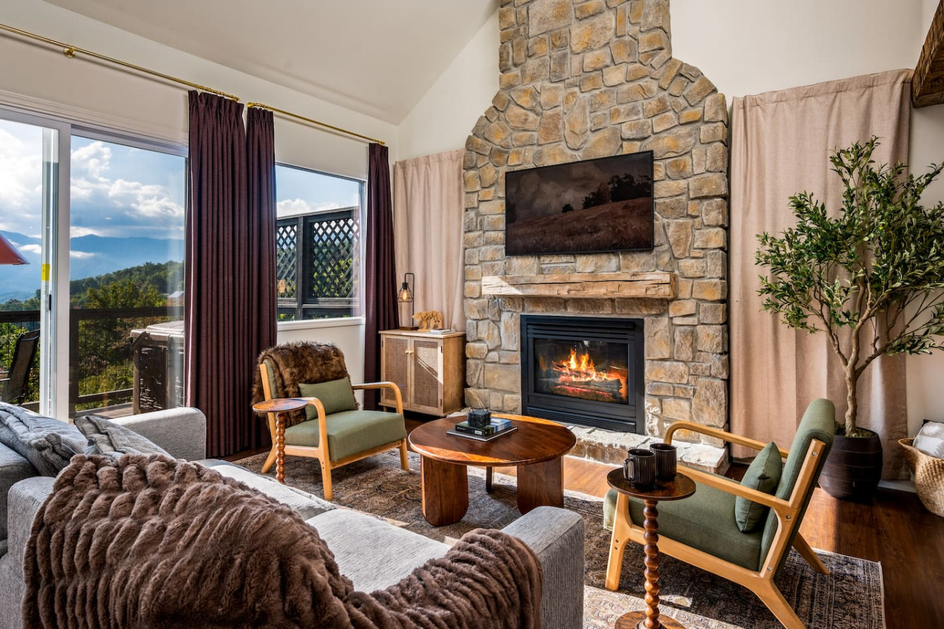 Romantic Fall Getaway | Hot Tub + Epic Views