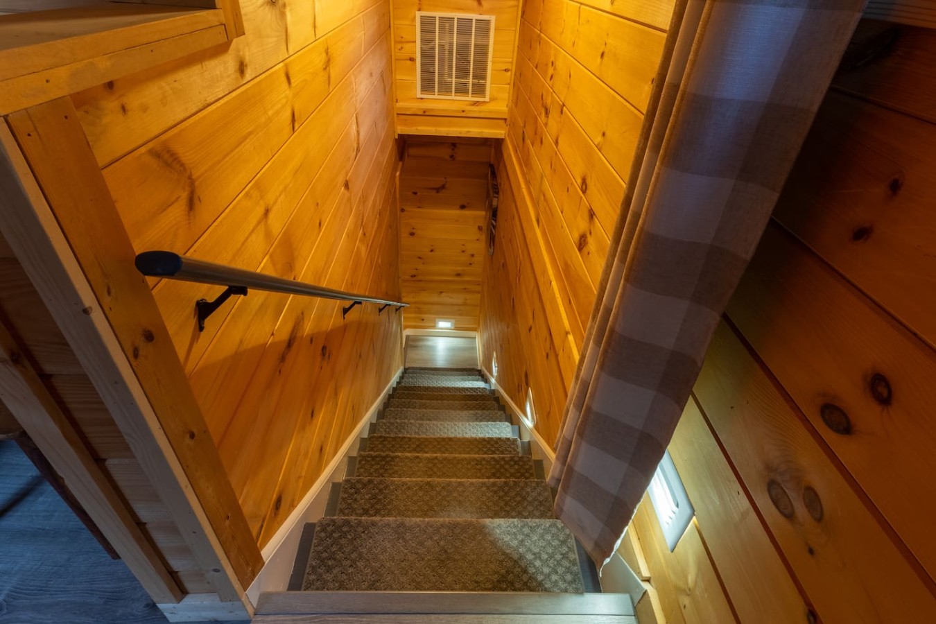 3BR Modern Farmhouse l Heated Pool, HotTub, Trails