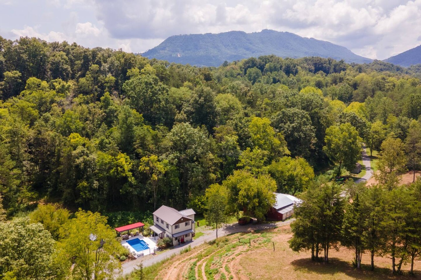 3BR Modern Farmhouse l Heated Pool, HotTub, Trails