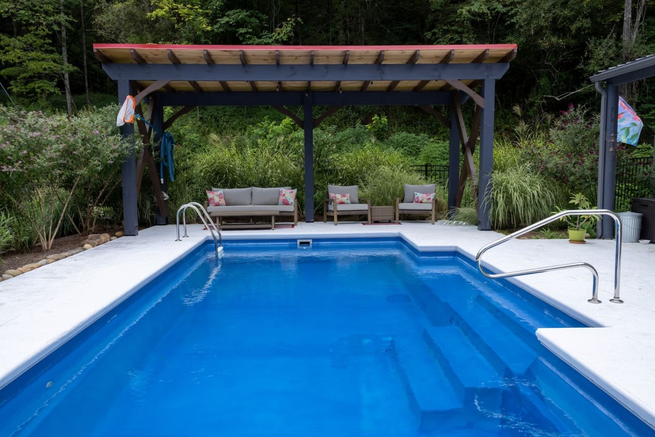 3BR Modern Farmhouse l Heated Pool, HotTub, Trails