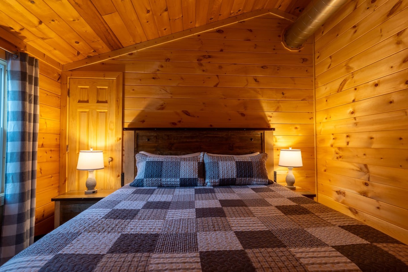 3BR Modern Farmhouse l Heated Pool, HotTub, Trails