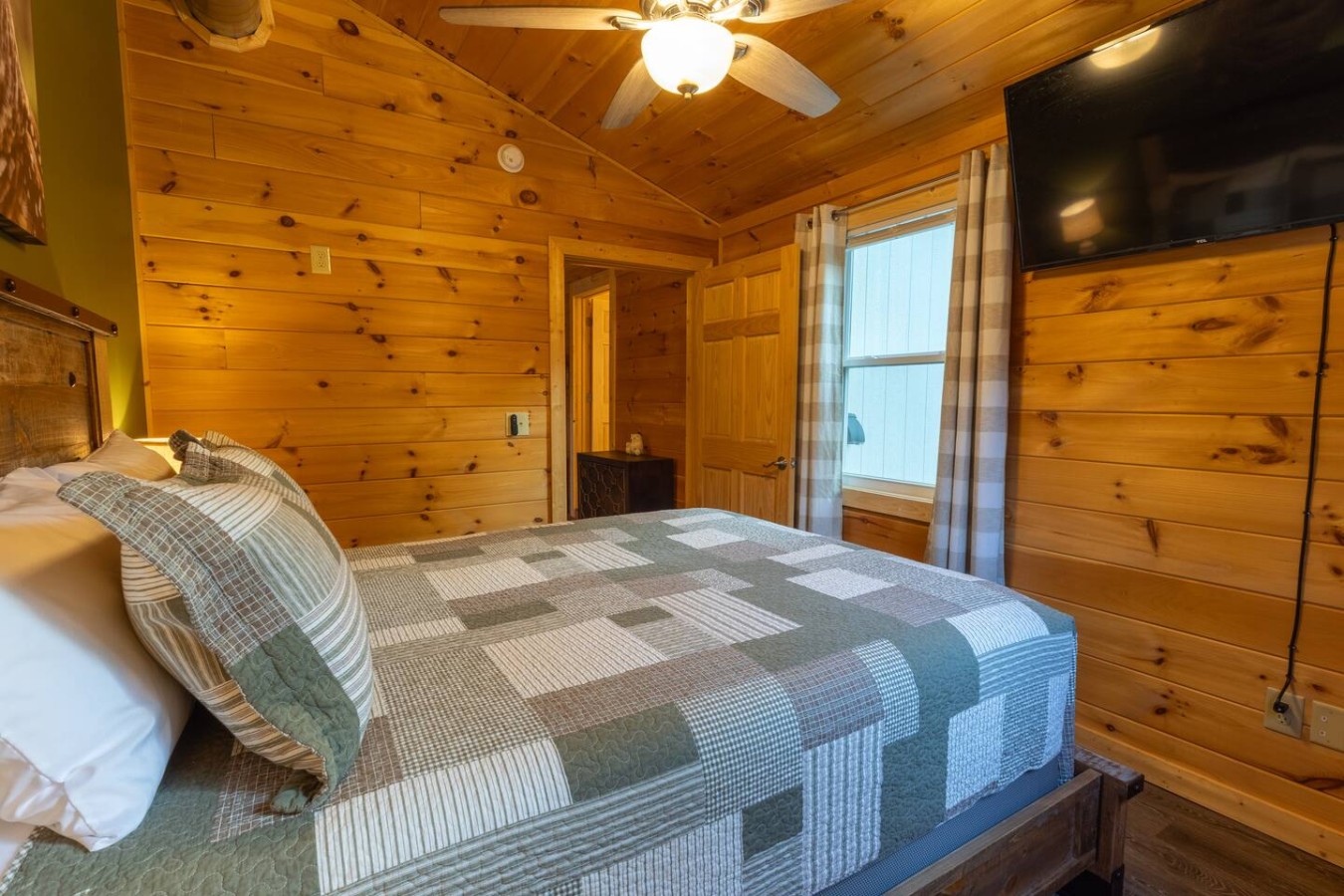 3BR Modern Farmhouse l Heated Pool, HotTub, Trails