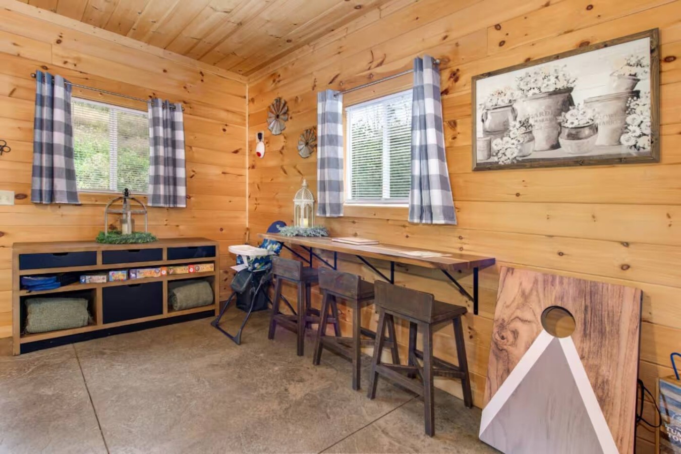 3BR Modern Farmhouse l Heated Pool, HotTub, Trails