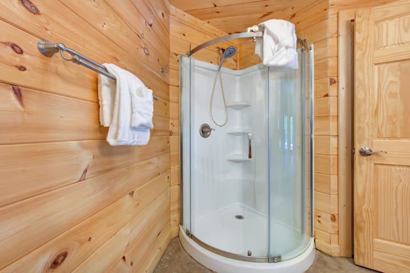 3BR Modern Farmhouse l Heated Pool, HotTub, Trails