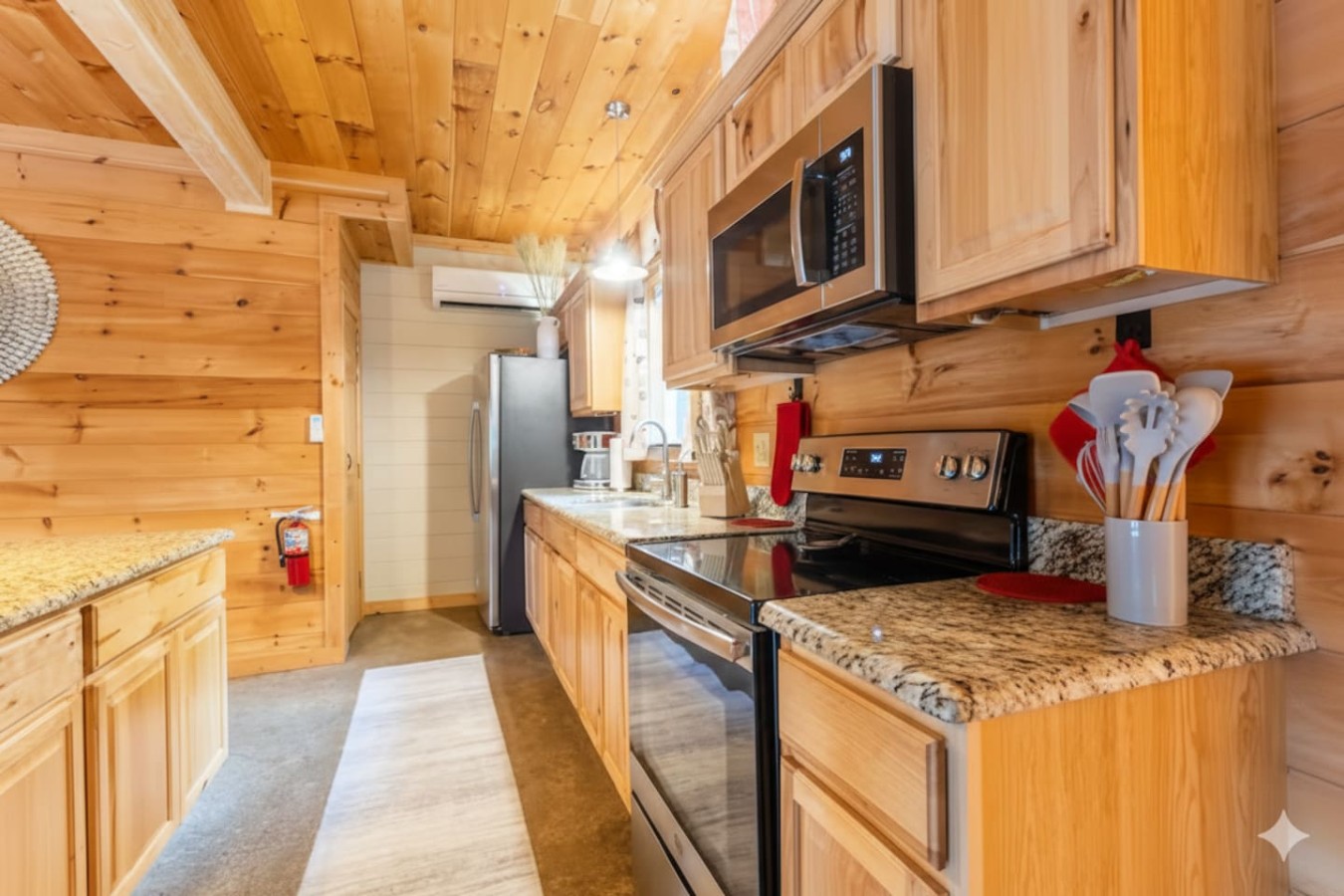 3BR Modern Farmhouse l Heated Pool, HotTub, Trails
