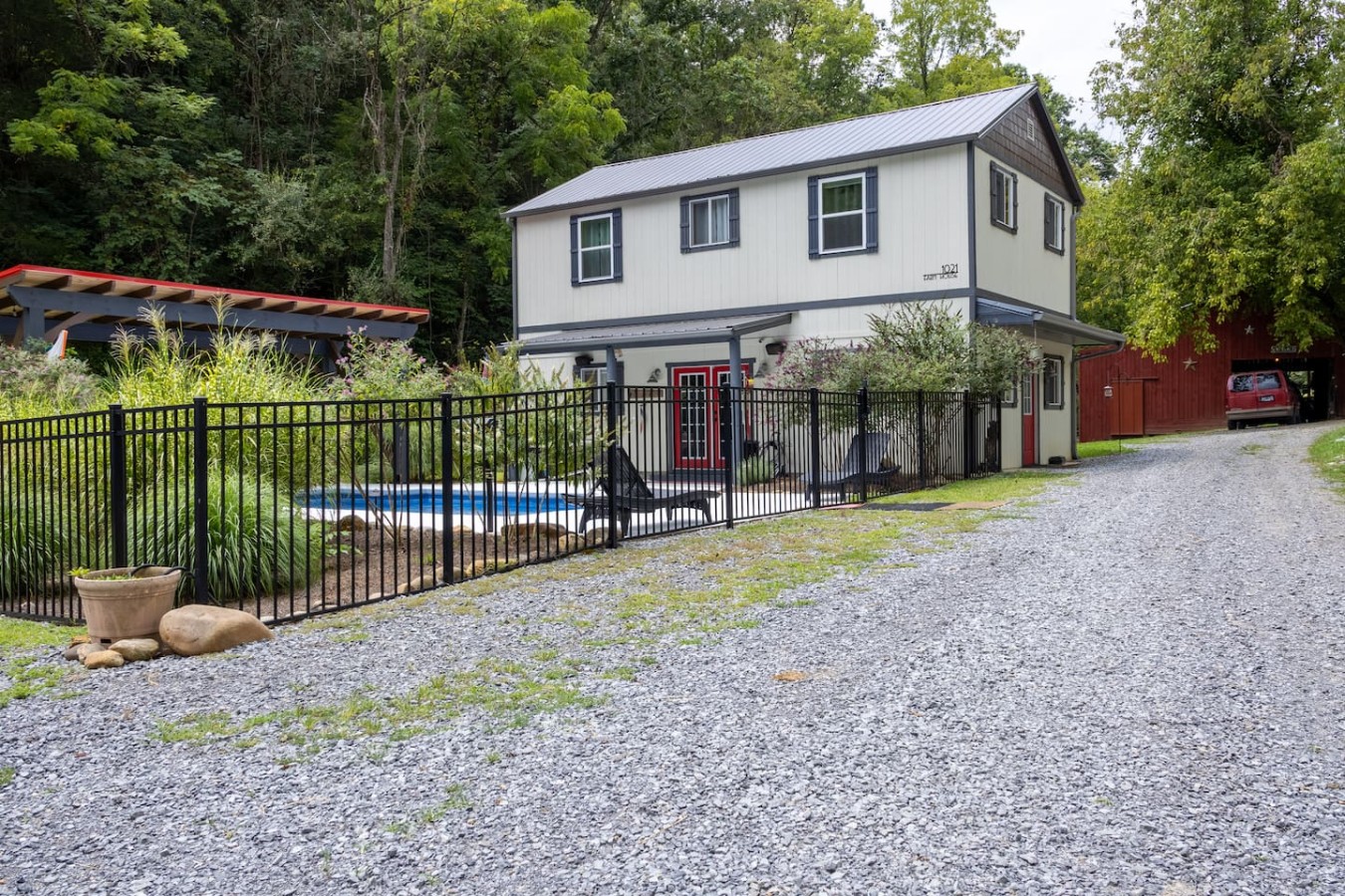 3BR Modern Farmhouse l Heated Pool, HotTub, Trails