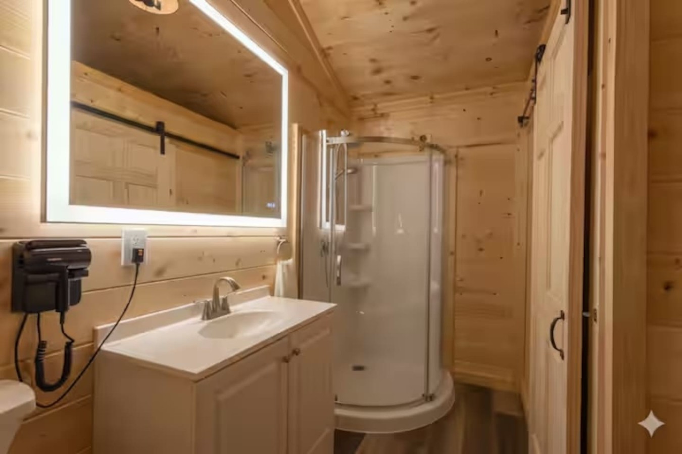 5BDR Modern Farm Compound: Pool, Hot Tubs, Trails
