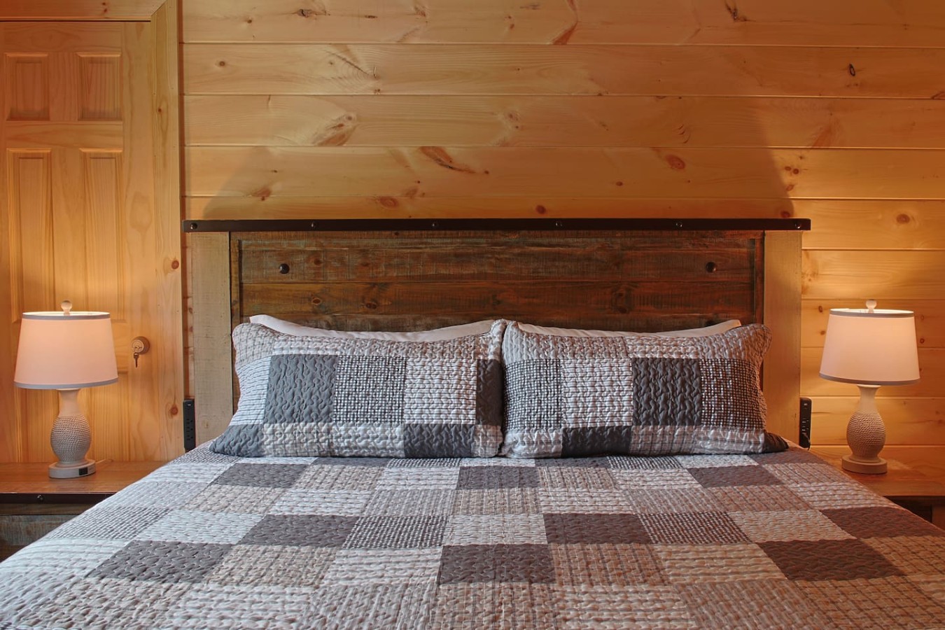 5BDR Modern Farm Compound: Pool, Hot Tubs, Trails