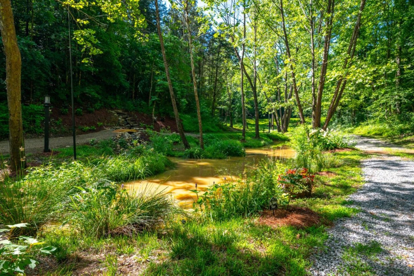 5BDR Modern Farm Compound: Pool, Hot Tubs, Trails