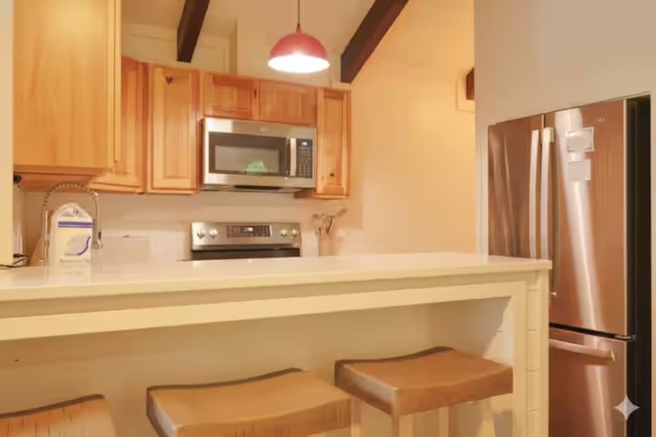 5BDR Modern Farm Compound: Pool, Hot Tubs, Trails