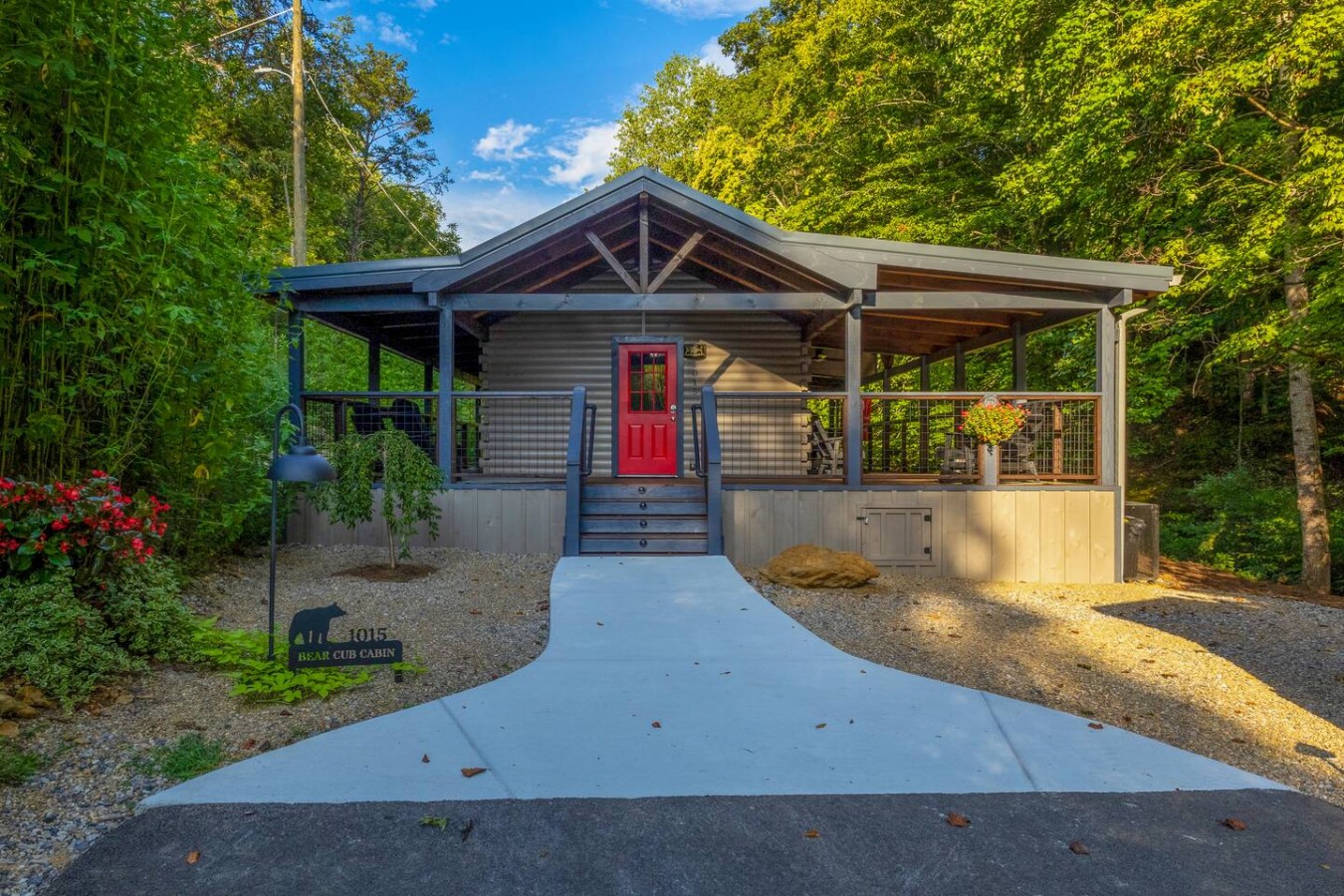 5BDR Modern Farm Compound: Pool, Hot Tubs, Trails