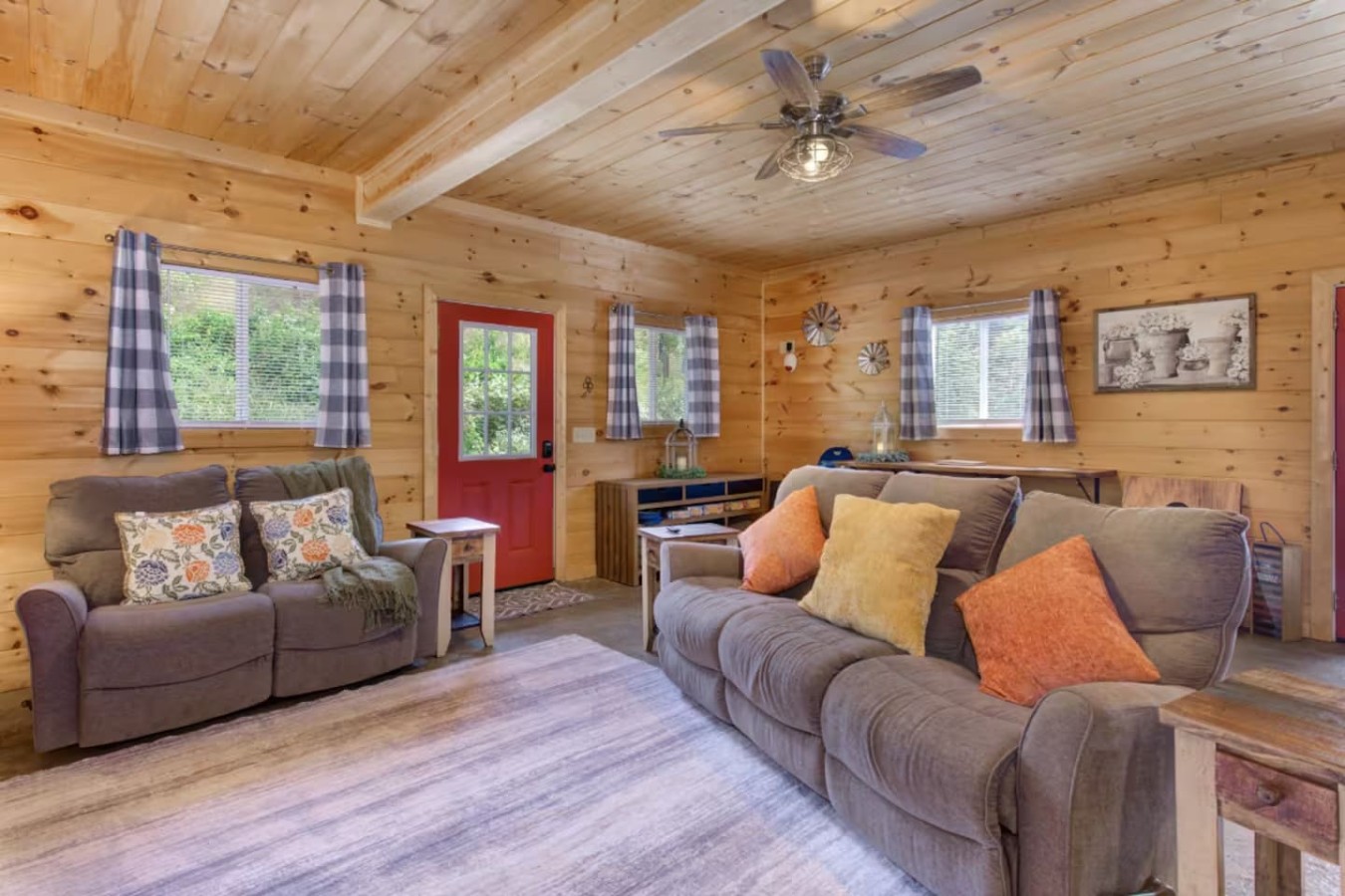 5BDR Modern Farm Compound: Pool, Hot Tubs, Trails