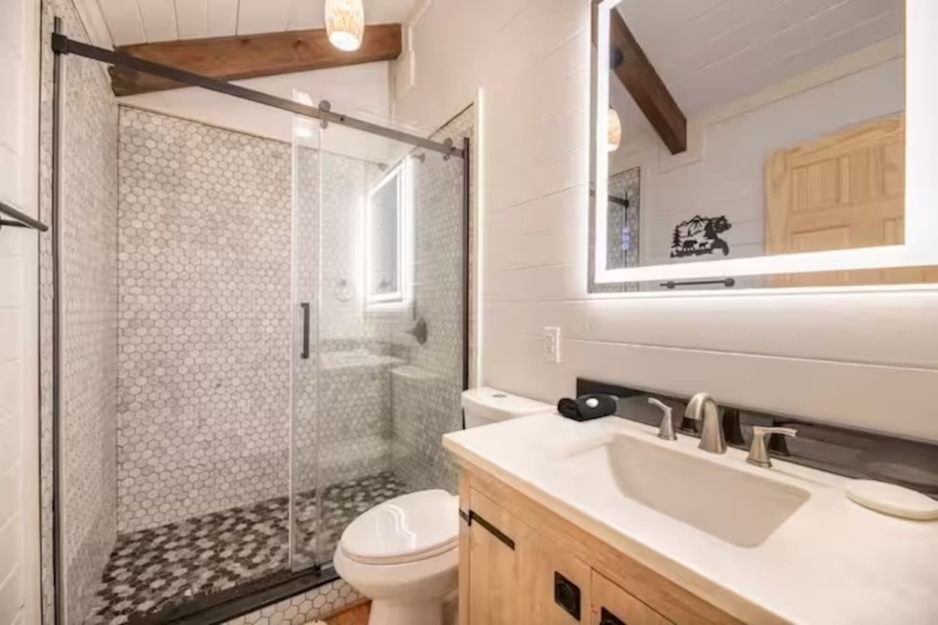 5BDR Modern Farm Compound: Pool, Hot Tubs, Trails