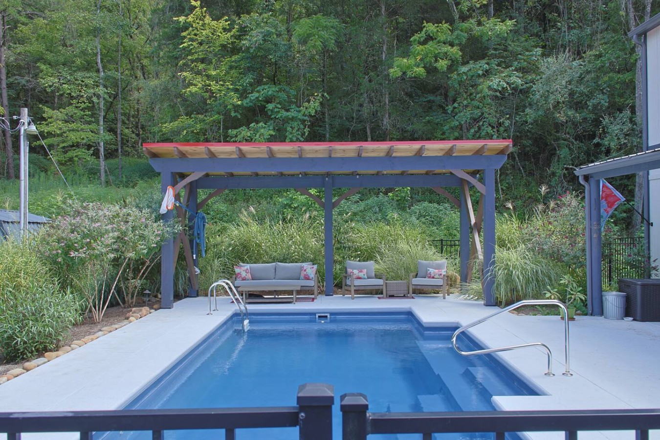 5BDR Modern Farm Compound: Pool, Hot Tubs, Trails